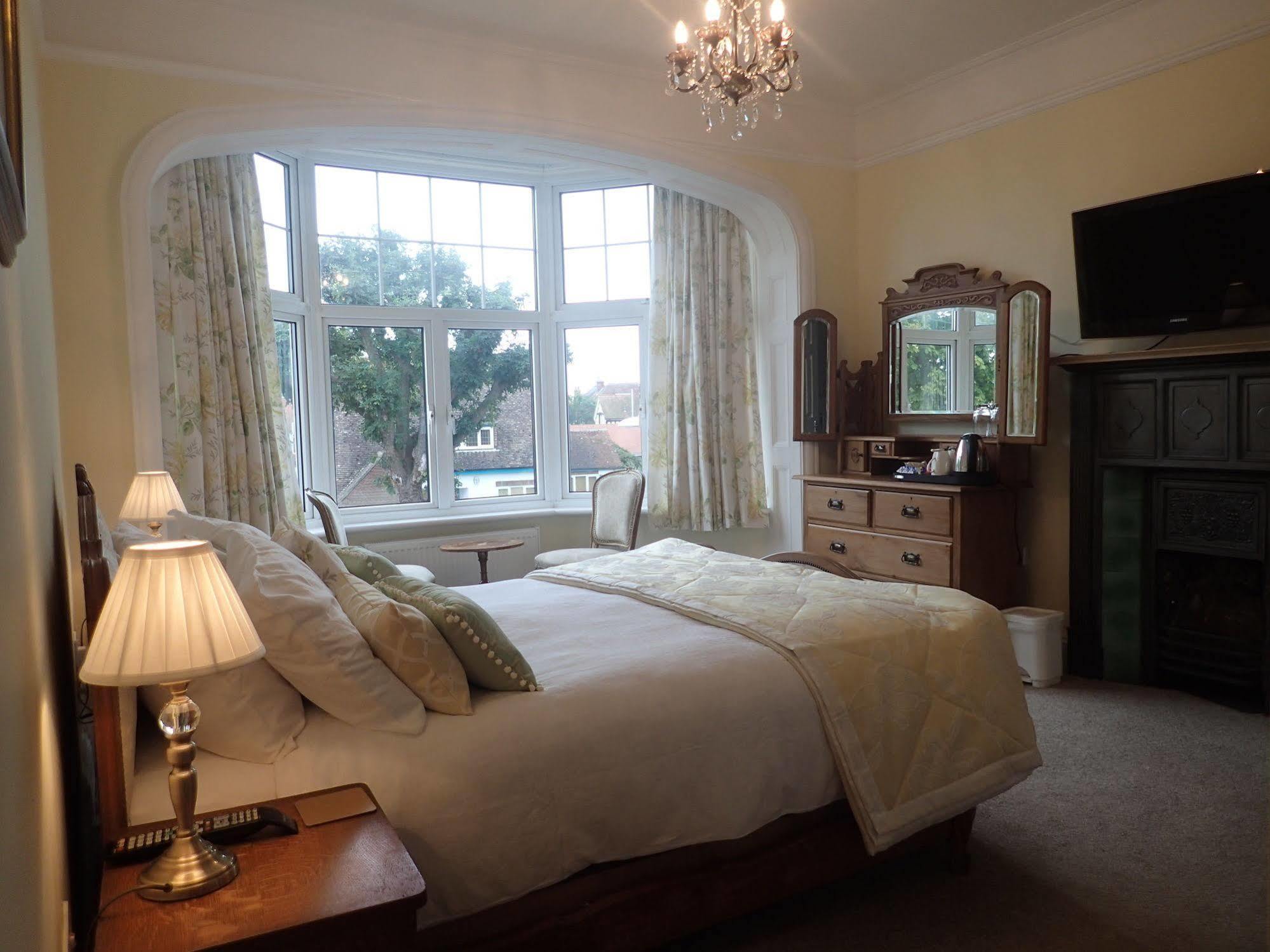 The Old Surgery Bed & Breakfast Clacton-on-Sea Ngoại thất bức ảnh